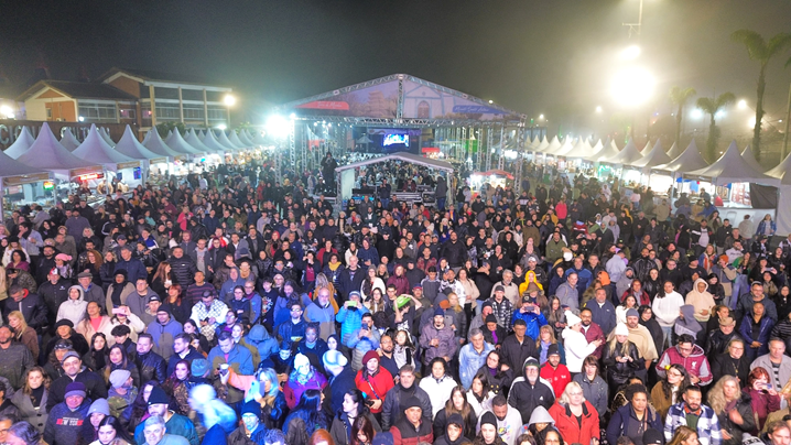 Mesmo com frio, Festival do Chocolate atraiu mutidão neste sábado (10)